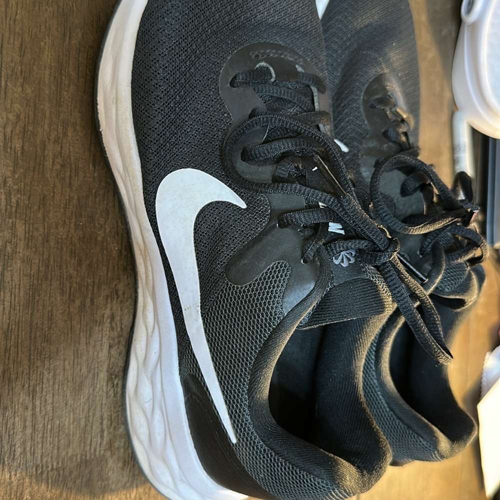 Nike Women’s Black Running Shoes sz 9